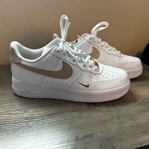Nike Air Force 1 Low '07 Essential
Women’s size 10